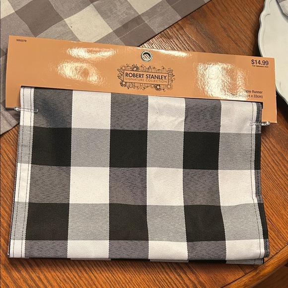 Table Runner - Picture 1 of 1